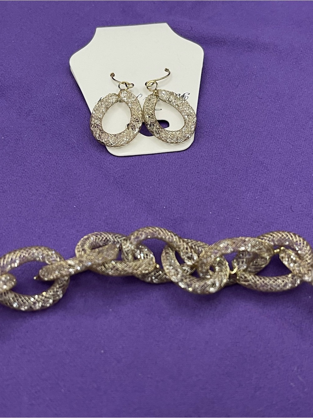 NWT Pretty Mesh Gold- tone Necklace and Earrings 18” with 3” extender - Picture 8 of 9